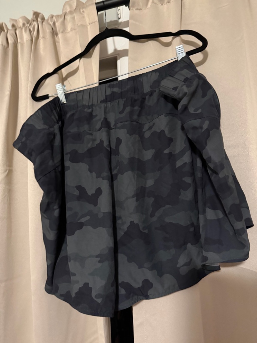 Old Navy Women's Dark Gray Camo Athletic Shorts